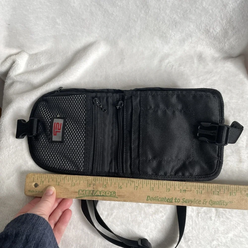 TUMI‎ T2 Nylon Wallet Passport Bag Pouch Travel Card Case Ballistic Crossbody